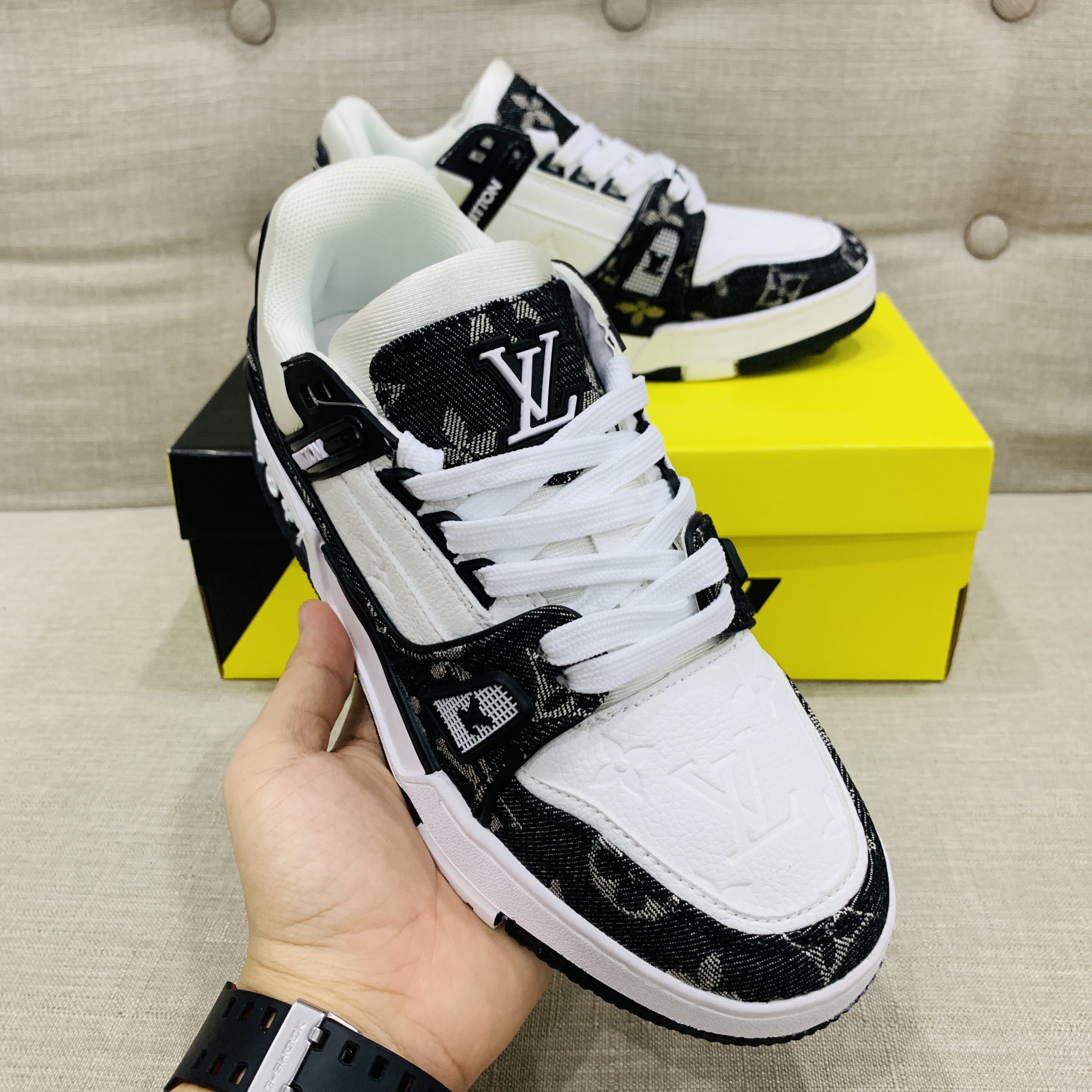 Giày Louis Vuitton Trainer 54 Signature White Like Auth  Shop giày  Replica